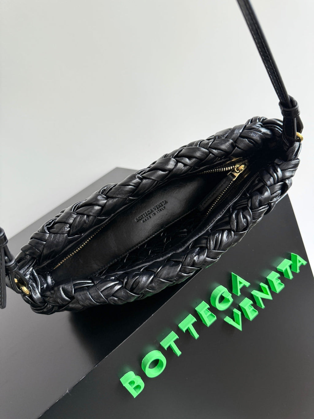 KELIMERO CHA-CHA CLUTCH 28,5 AUS SCHWARZEM LAMMFELL