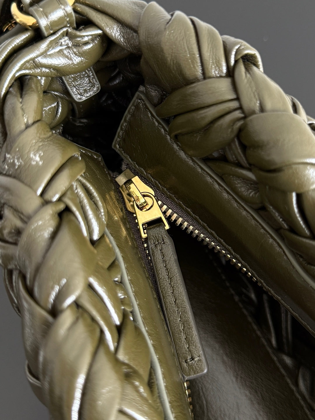 KELIMERO CHA-CHA CLUTCH 28,5 AUS DUNKELGRÜNEM LAMMFELL