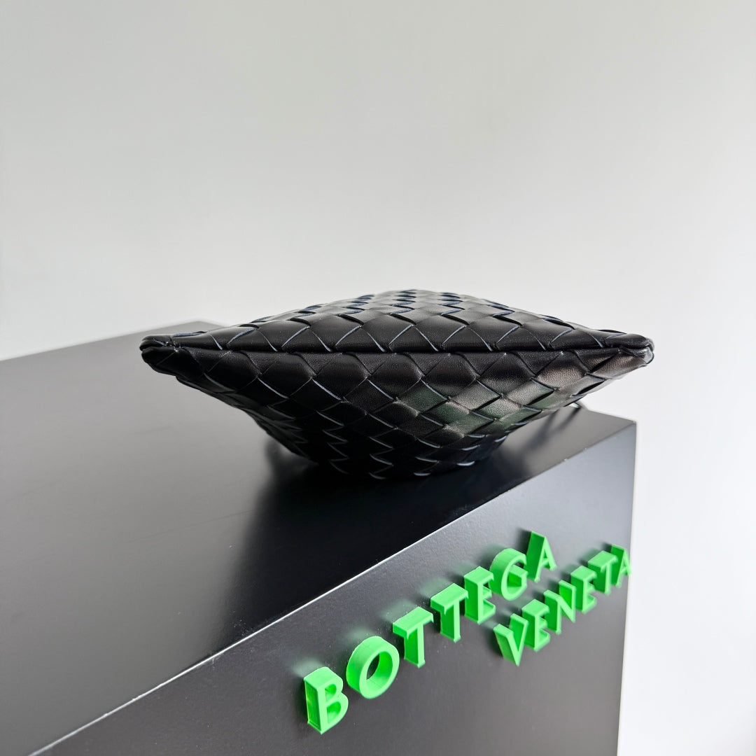 KLEINER STAUBBEUTEL 21 IN SCHWARZEM LAMMLEDER