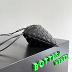 KLEINER STAUBBEUTEL 21 IN SCHWARZEM LAMMLEDER