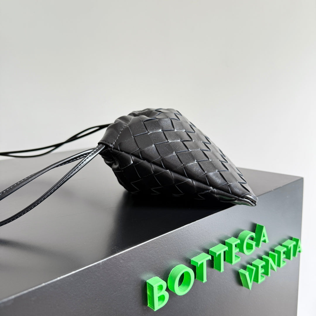 KLEINER STAUBBEUTEL 21 IN SCHWARZEM LAMMLEDER