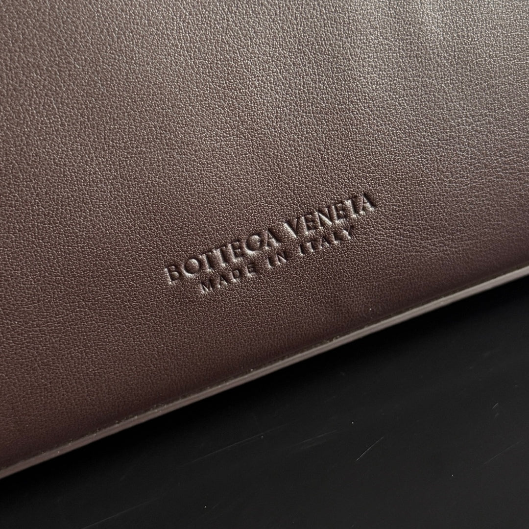 MITTLERE CIAO CIAO 34 AUS BRAUNEM KALBSLEDER