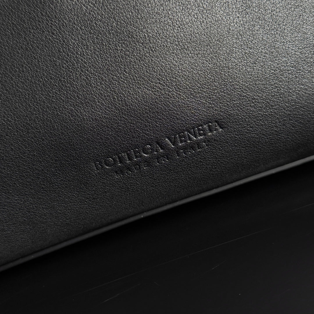 MEDIUM CIAO CIAO 34 IN SCHWARZEM KALBSLEDER