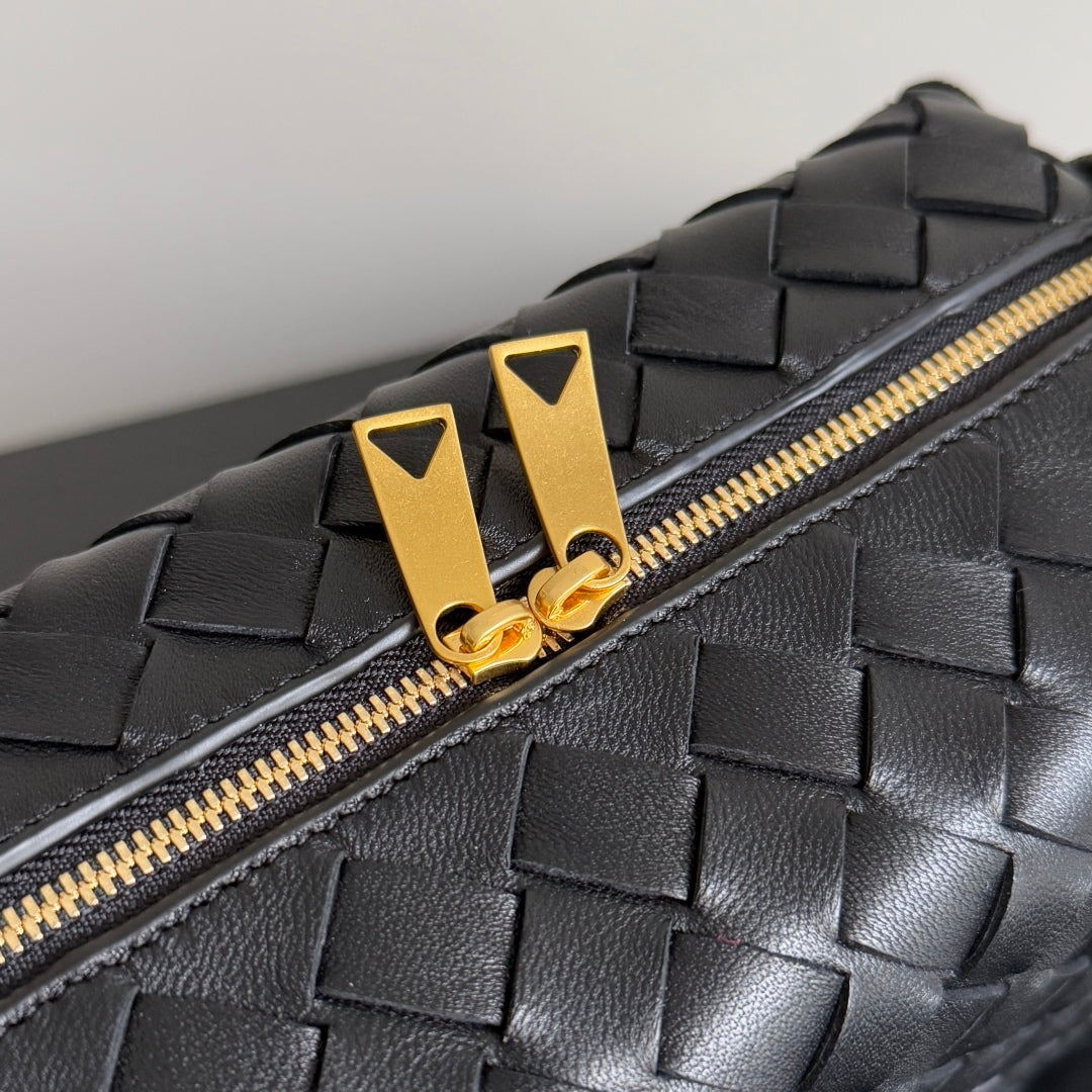 MINI LOOP KAMERATASCHE 22 IN SCHWARZEM KALBSLEDER