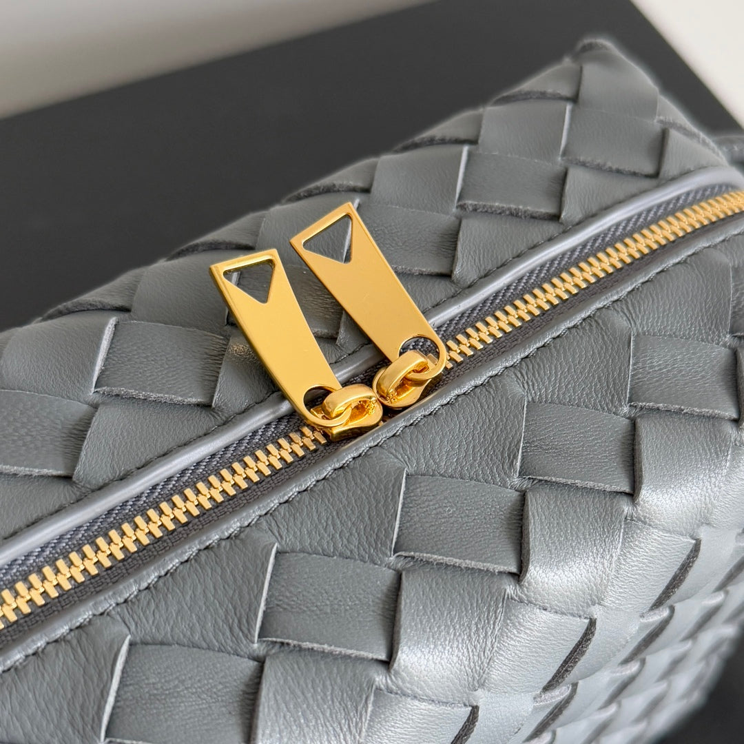 MINI LOOP KAMERATASCHE 22 IN GRAUEM KALBSLEDER