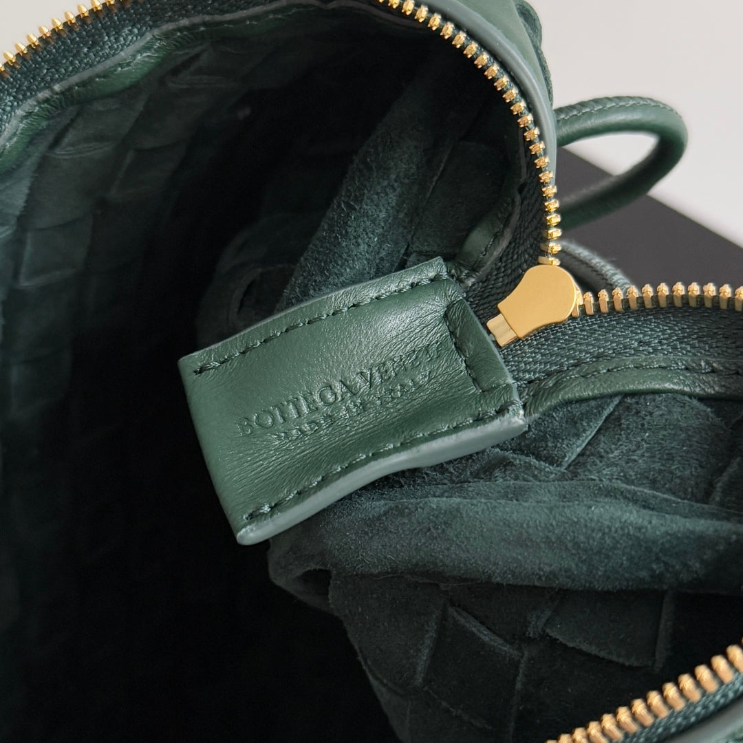 MINI LOOP KAMERATASCHE 22 IN DUNKELGRÜNES KALBSLEDER