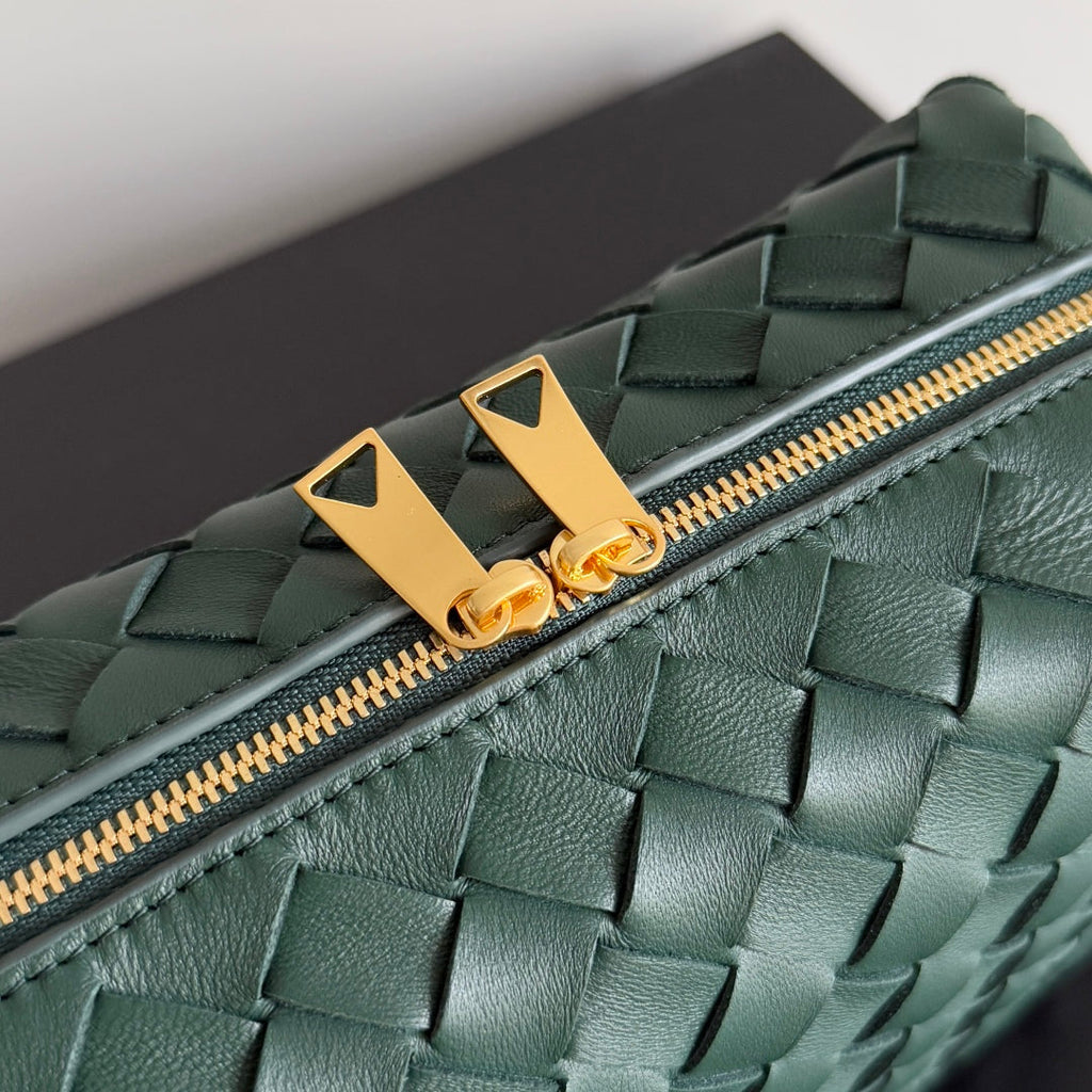 MINI LOOP KAMERATASCHE 22 IN DUNKELGRÜNES KALBSLEDER