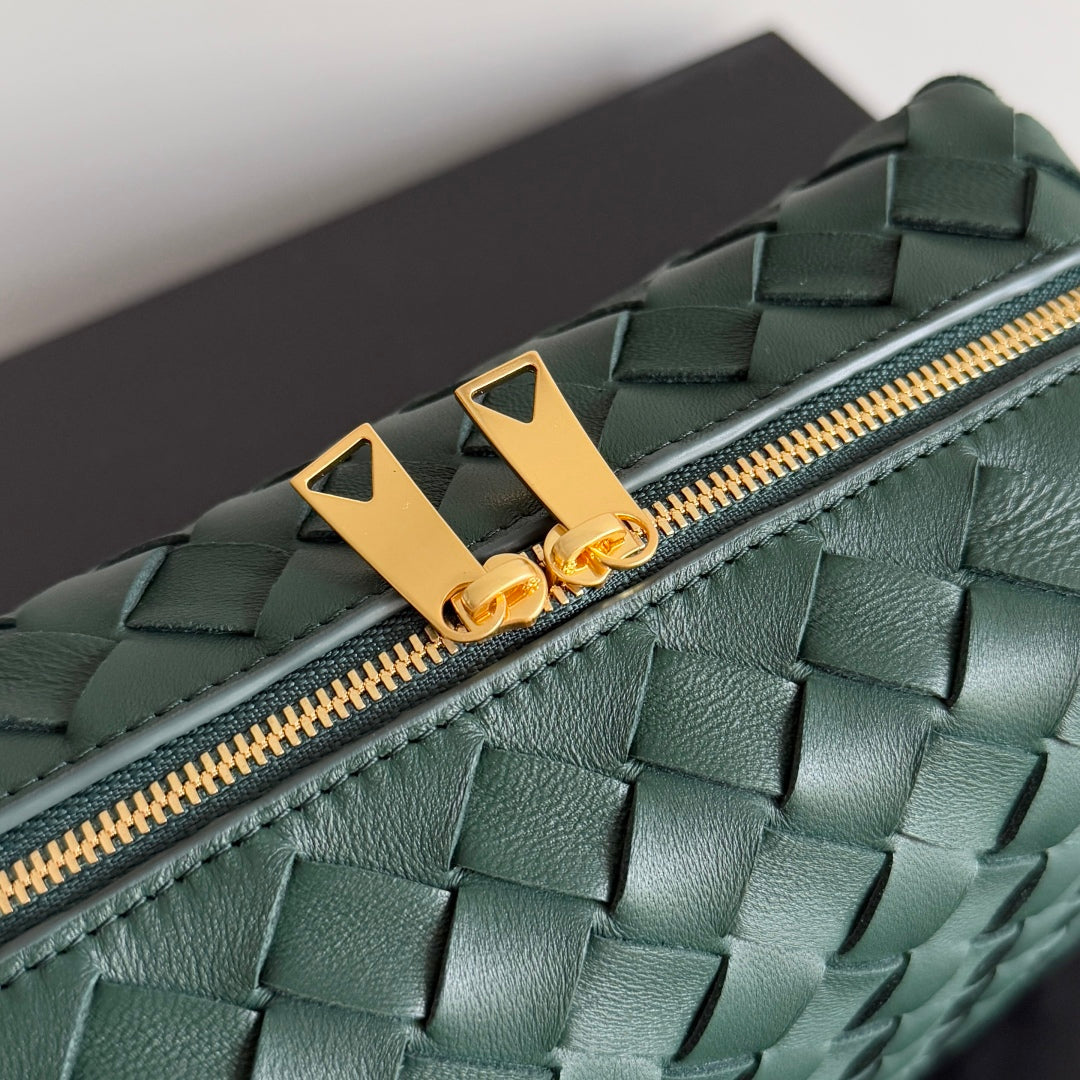 MINI LOOP KAMERATASCHE 22 IN DUNKELGRÜNES KALBSLEDER