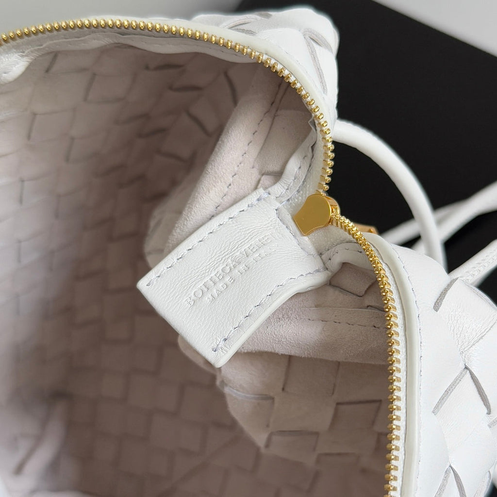 MINI LOOP KAMERATASCHE 22 IN WEISSEM KALBSLEDER