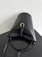 BOTTEGA VENETA 25S MEDIUM LIBERTA 30 IN SCHWARZEM KALBSLEDER GOLDENE BESCHLÄGE