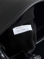 BOTTEGA VENETA 25S MEDIUM LIBERTA 22 IN SCHWARZEM KALBSLEDER GOLDENE BESCHLÄGE