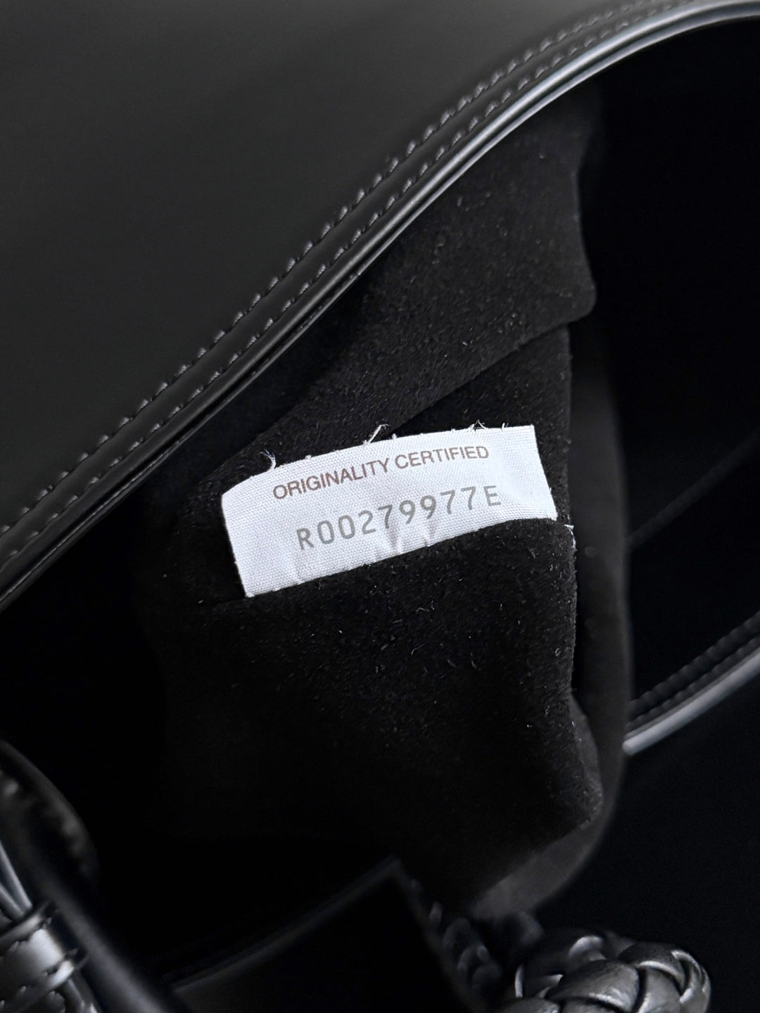 BOTTEGA VENETA 25S MEDIUM LIBERTA 30 IN SCHWARZEM KALBSLEDER GOLDENE BESCHLÄGE