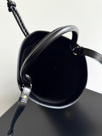 BOTTEGA VENETA 25S MEDIUM LIBERTA 22 IN SCHWARZEM KALBSLEDER GOLDENE BESCHLÄGE