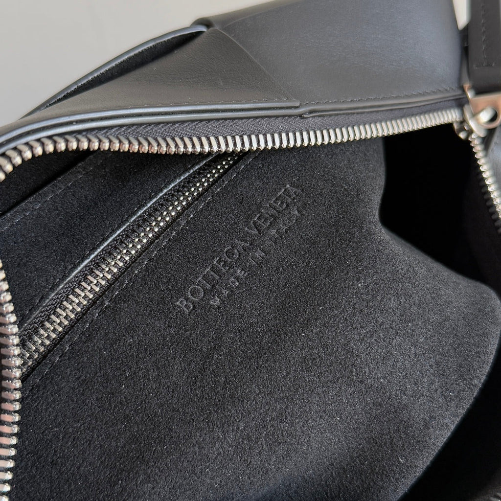 BOTTEGA VENETA 25S ARCO TASCHE 28 IN SCHWARZES KALBSLEDER SILBERNE BESCHLÄGE