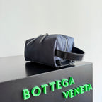 BOTTEGA VENETA 25S TOKYO KLEINER WASCHBEUTEL 20 IN SHADOW NYLON