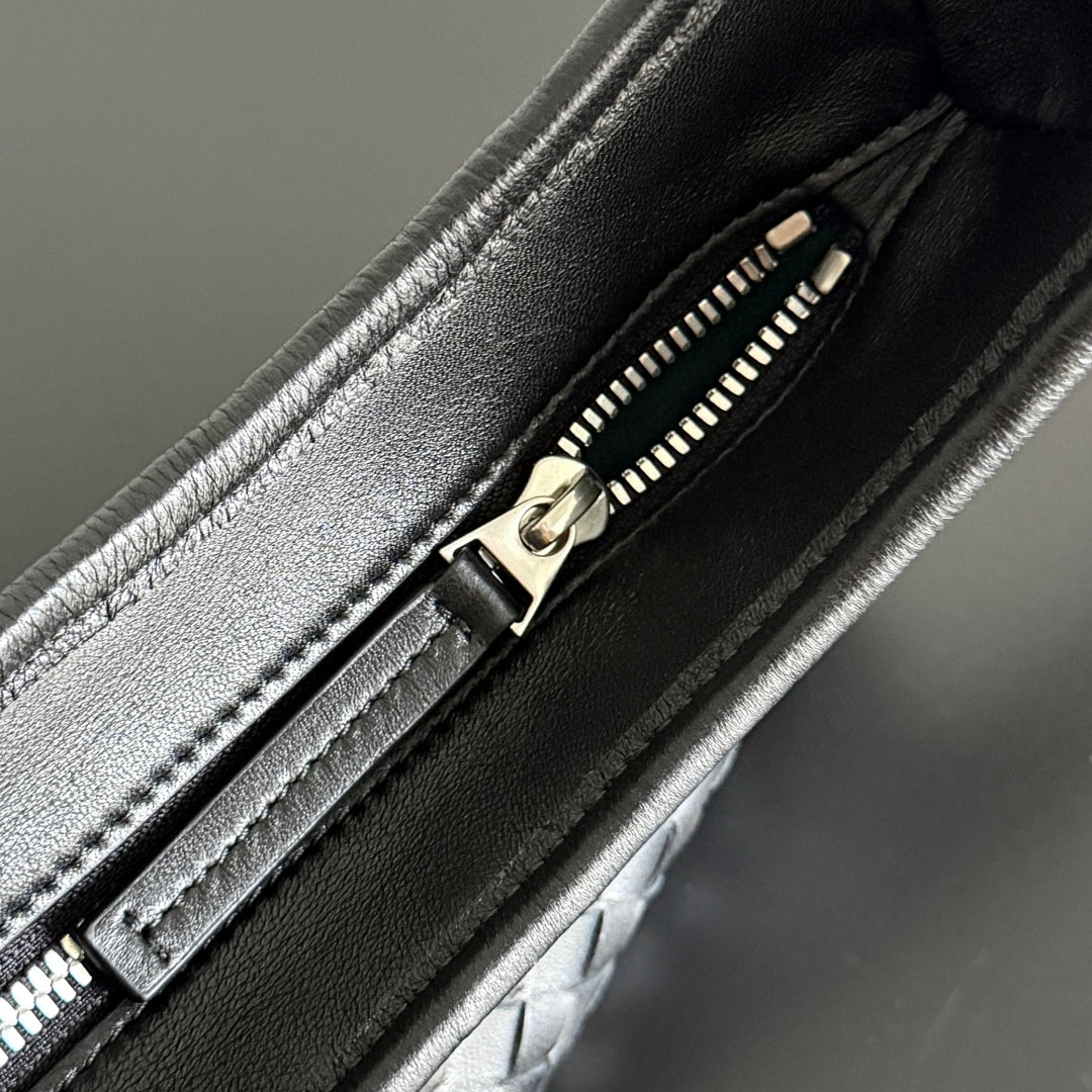 BOTTEGA VENETA 25S VENETO TASCHE 27 IN SCHWARZEM KALBSLEDER SILBERNE BESCHLÄGE