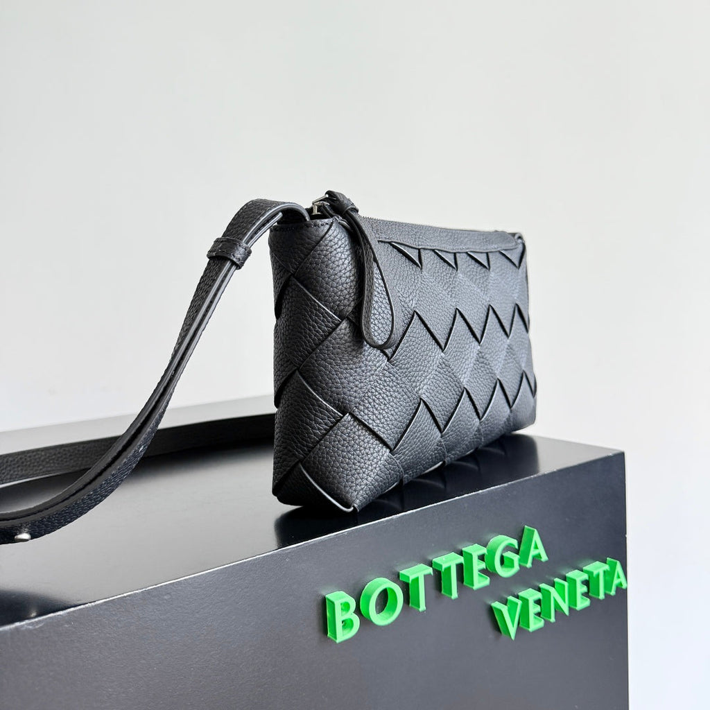 BOTTEGA VENETA 25S DIAGO 25 IN DUNKELOLIVGRAUEM KALBSLEDER SILBERNE BESCHLÄGE