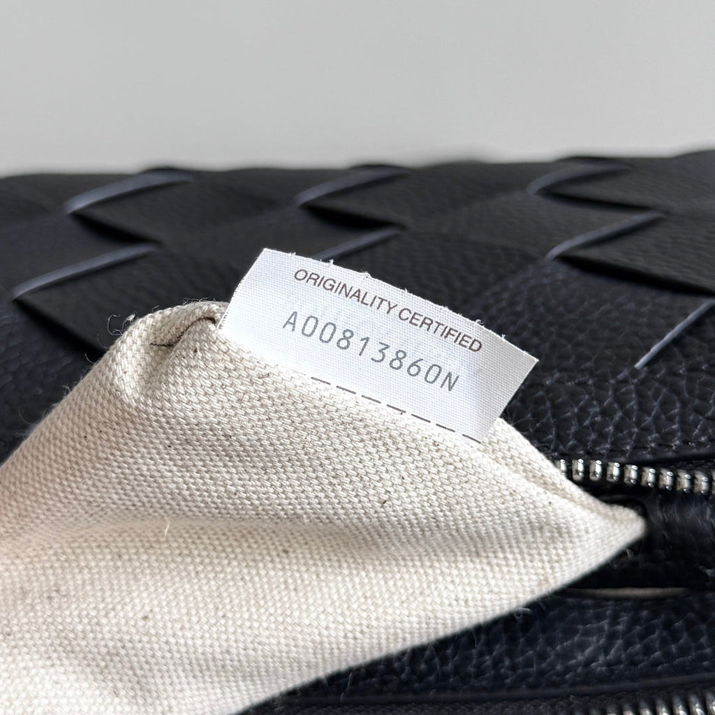 BOTTEGA VENETA 25S DIAGO 25 IN DUNKELOLIVGRAUEM KALBSLEDER SILBERNE BESCHLÄGE