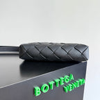 BOTTEGA VENETA 25S DIAGO 25 IN DUNKELOLIVGRAUEM KALBSLEDER SILBERNE BESCHLÄGE