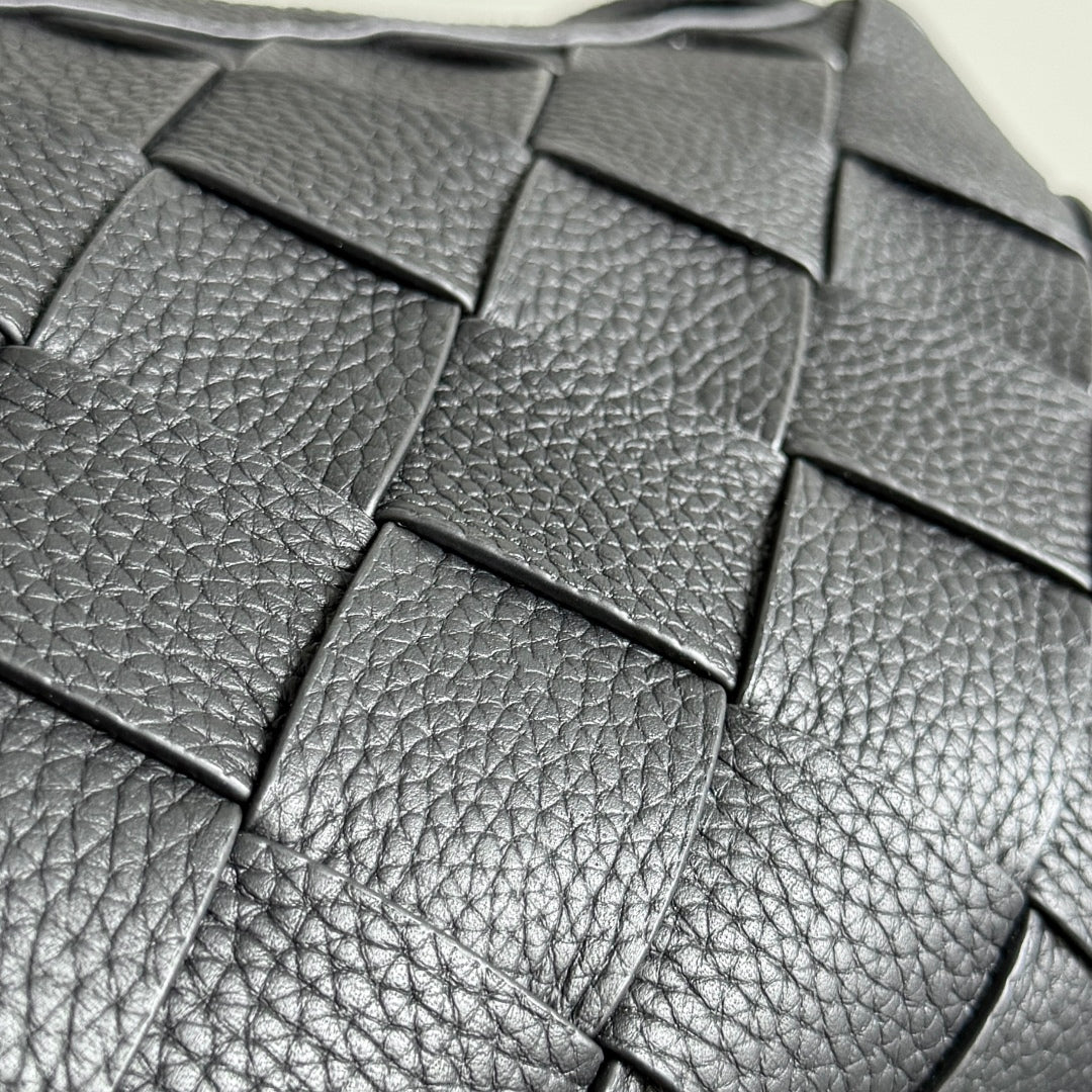 BOTTEGA VENETA 25S DIAGO 25 IN DUNKELOLIVGRAUEM KALBSLEDER SILBERNE BESCHLÄGE