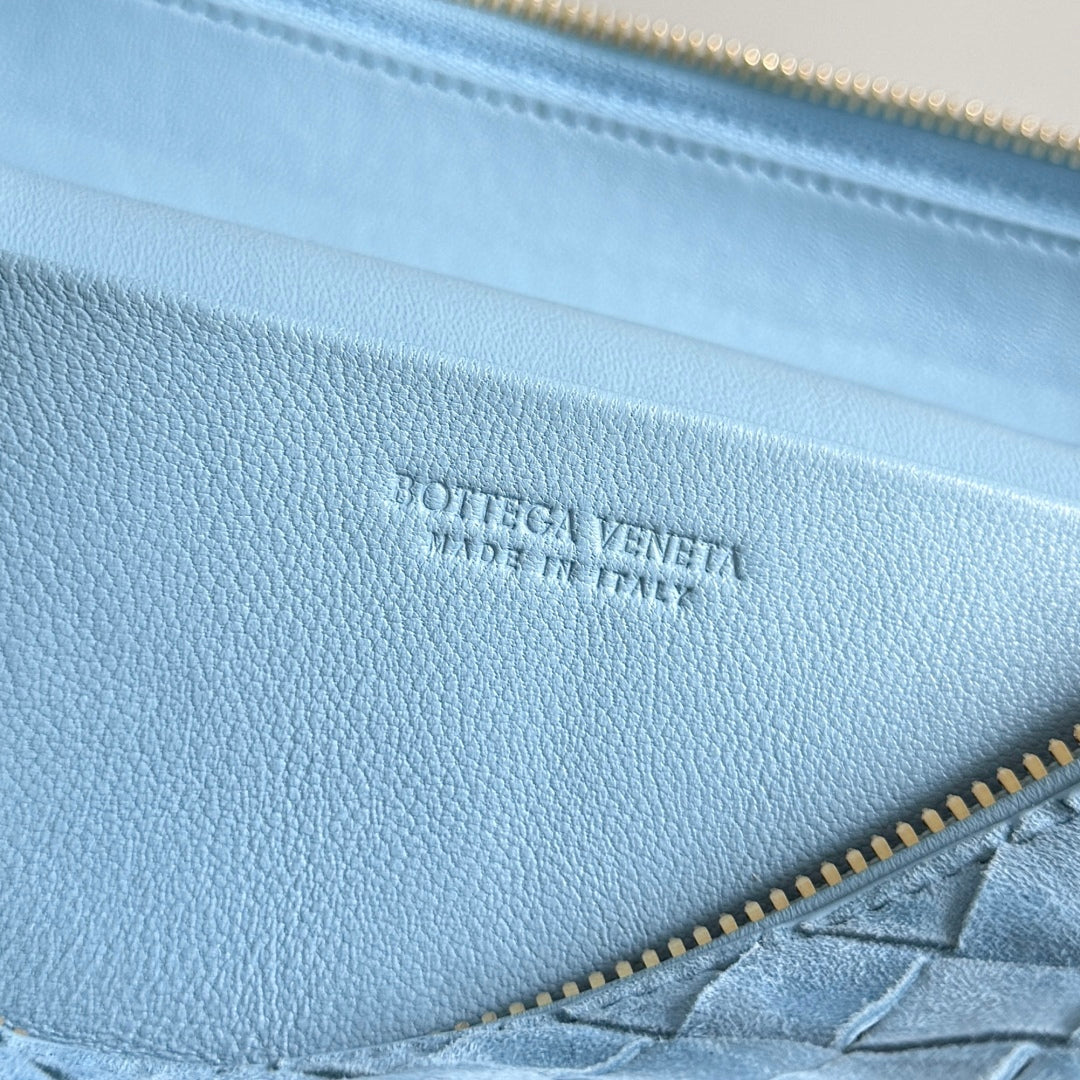 BOTTEGA VENETA 25S BANG BANG 22 IN EISBLAUEM INTRECCIATO-WILDLEDER-GOLD-HARDWARE