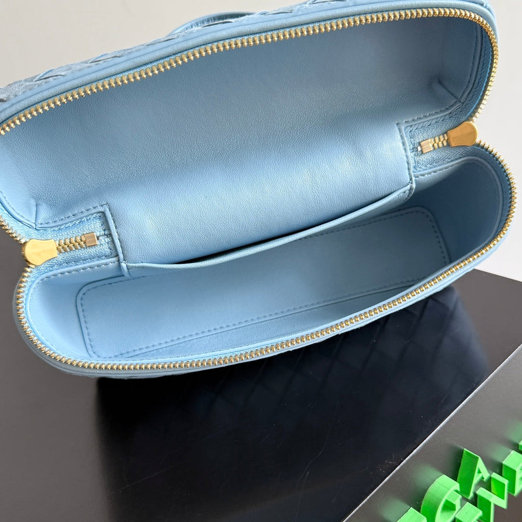 BOTTEGA VENETA 25S BANG BANG 22 IN EISBLAUEM INTRECCIATO-WILDLEDER-GOLD-HARDWARE