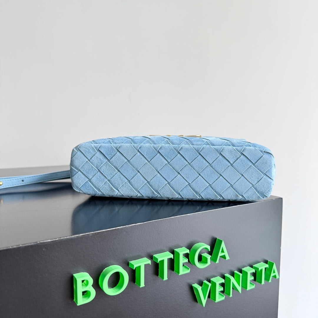 BOTTEGA VENETA 25S BANG BANG 22 IN EISBLAUEM INTRECCIATO-WILDLEDER-GOLD-HARDWARE
