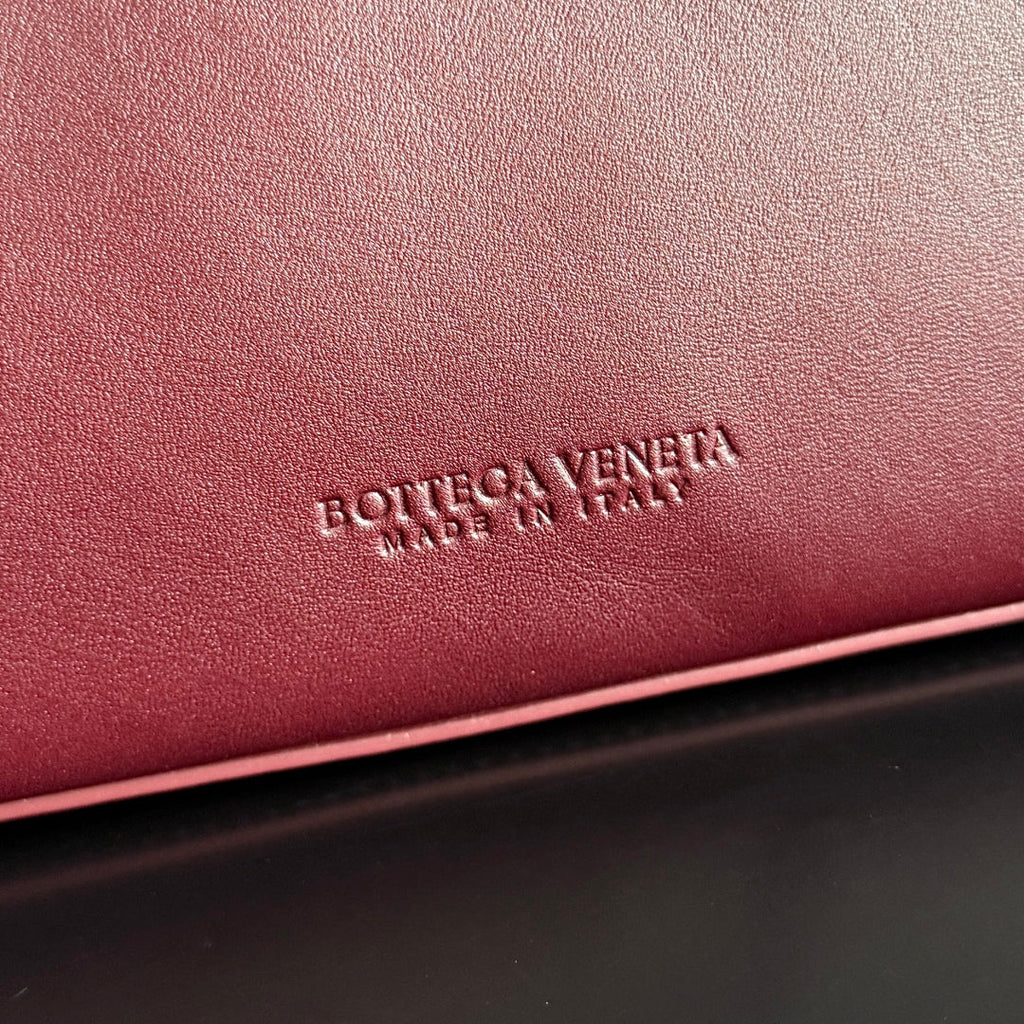 BOTTEGA VENETA 25S MEDIUM CIAO CIAO TASCHE 26 AUS BURGUNDERKALBSLEDER