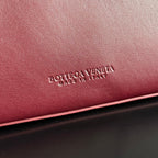BOTTEGA VENETA 25S MEDIUM CIAO CIAO TASCHE 26 AUS BURGUNDERKALBSLEDER