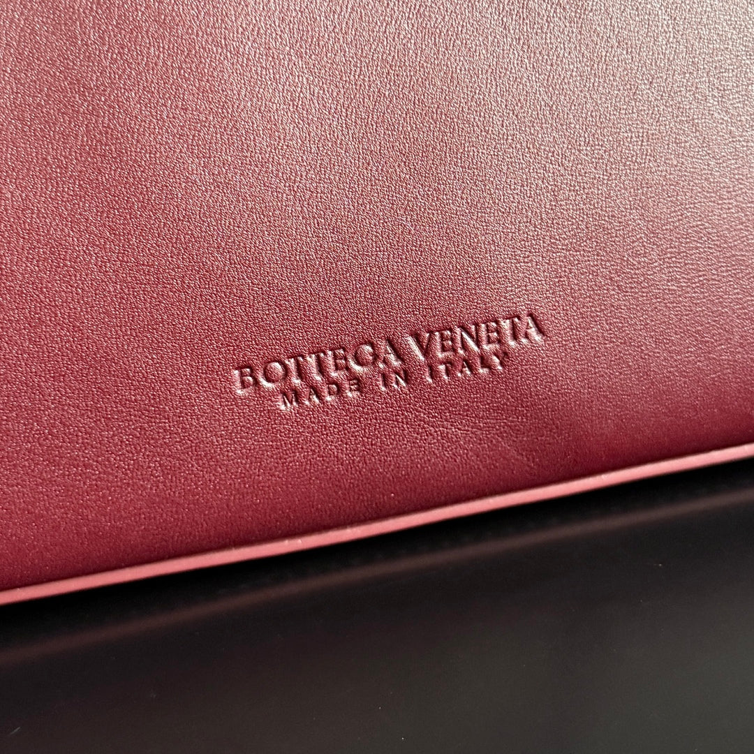 BOTTEGA VENETA 25S MEDIUM CIAO CIAO TASCHE 26 AUS BURGUNDERKALBSLEDER