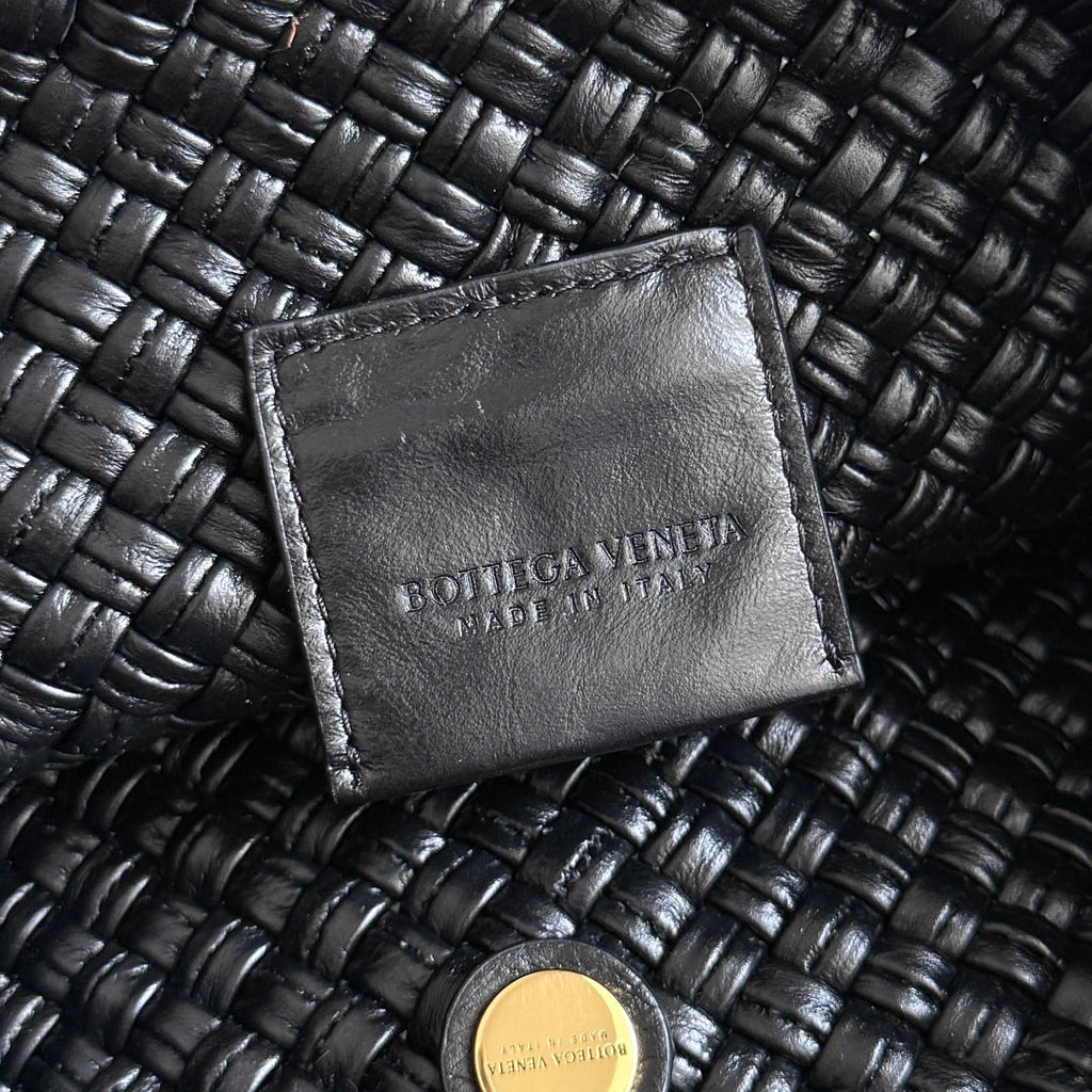 BOTTEGA VENETA 25S TOSCA TASCHE 19 IN SCHWARZEM KALBSLEDER GOLDENE BESCHLÄGE