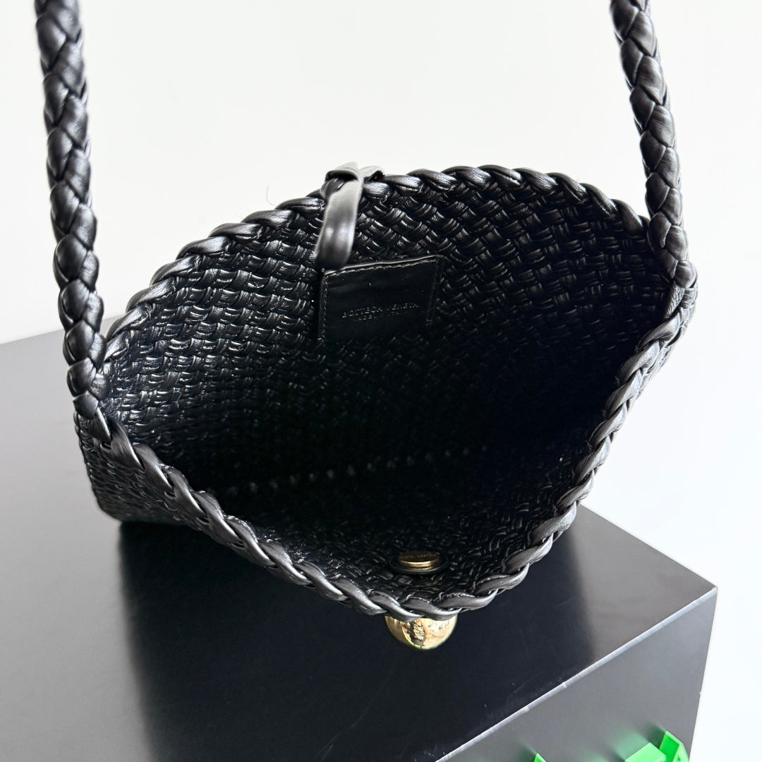 BOTTEGA VENETA 25S TOSCA TASCHE 19 IN SCHWARZEM KALBSLEDER GOLDENE BESCHLÄGE