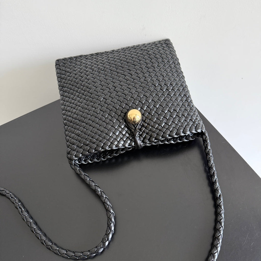 BOTTEGA VENETA 25S TOSCA TASCHE 19 IN SCHWARZEM KALBSLEDER GOLDENE BESCHLÄGE