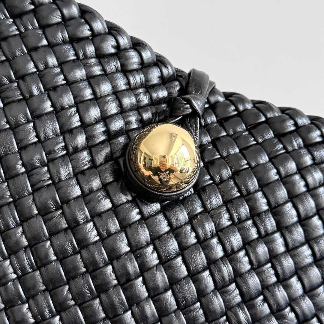 BOTTEGA VENETA 25S TOSCA TASCHE 19 IN SCHWARZEM KALBSLEDER GOLDENE BESCHLÄGE