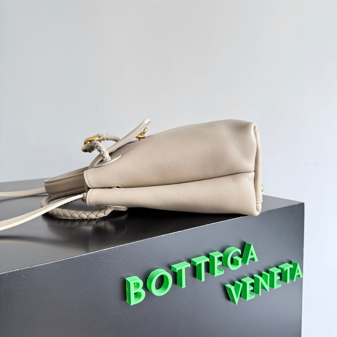 BOTTEGA VENETA 25S MEDIUM CIAO CIAO TASCHE 26 IN HELL WARMES BEIGE KALBSLEDER