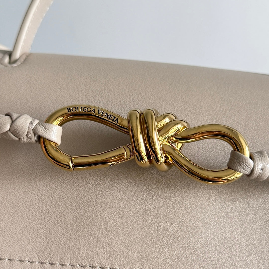 BOTTEGA VENETA 25S MEDIUM CIAO CIAO TASCHE 26 IN HELL WARMES BEIGE KALBSLEDER