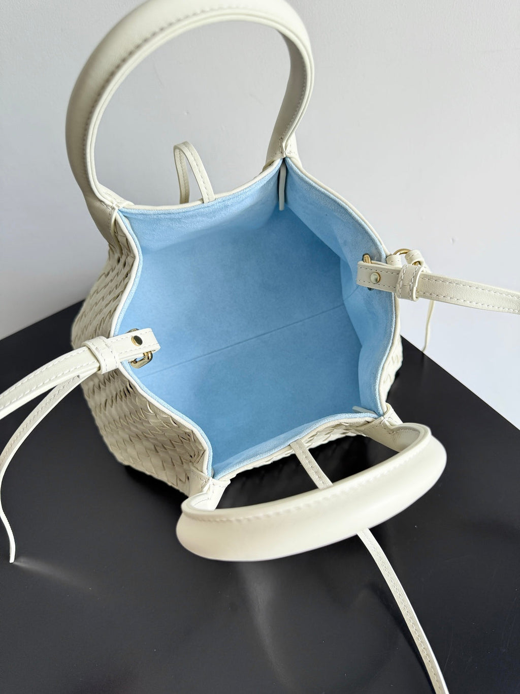 BOTTEGA VENETA 25S KLEINE PINACOTECA WENDBARE TASCHE 24 IN ELFENBEINHALBWELBLICHES KALBSLEDER