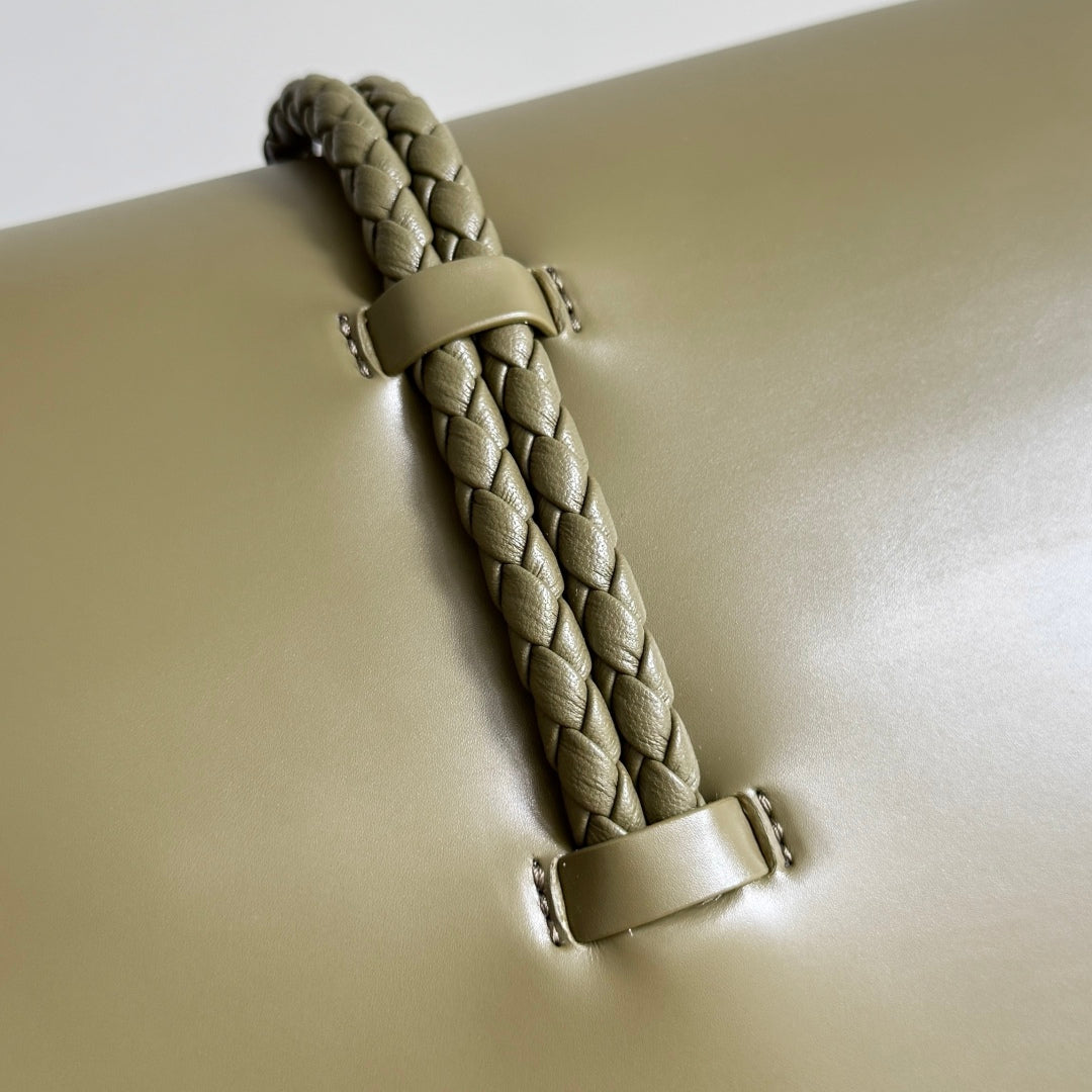 BOTTEGA VENETA 25S MEDIUM LIBERTA TASCHE 30 IN OLIVE GRÜNEM KALBSLEDER