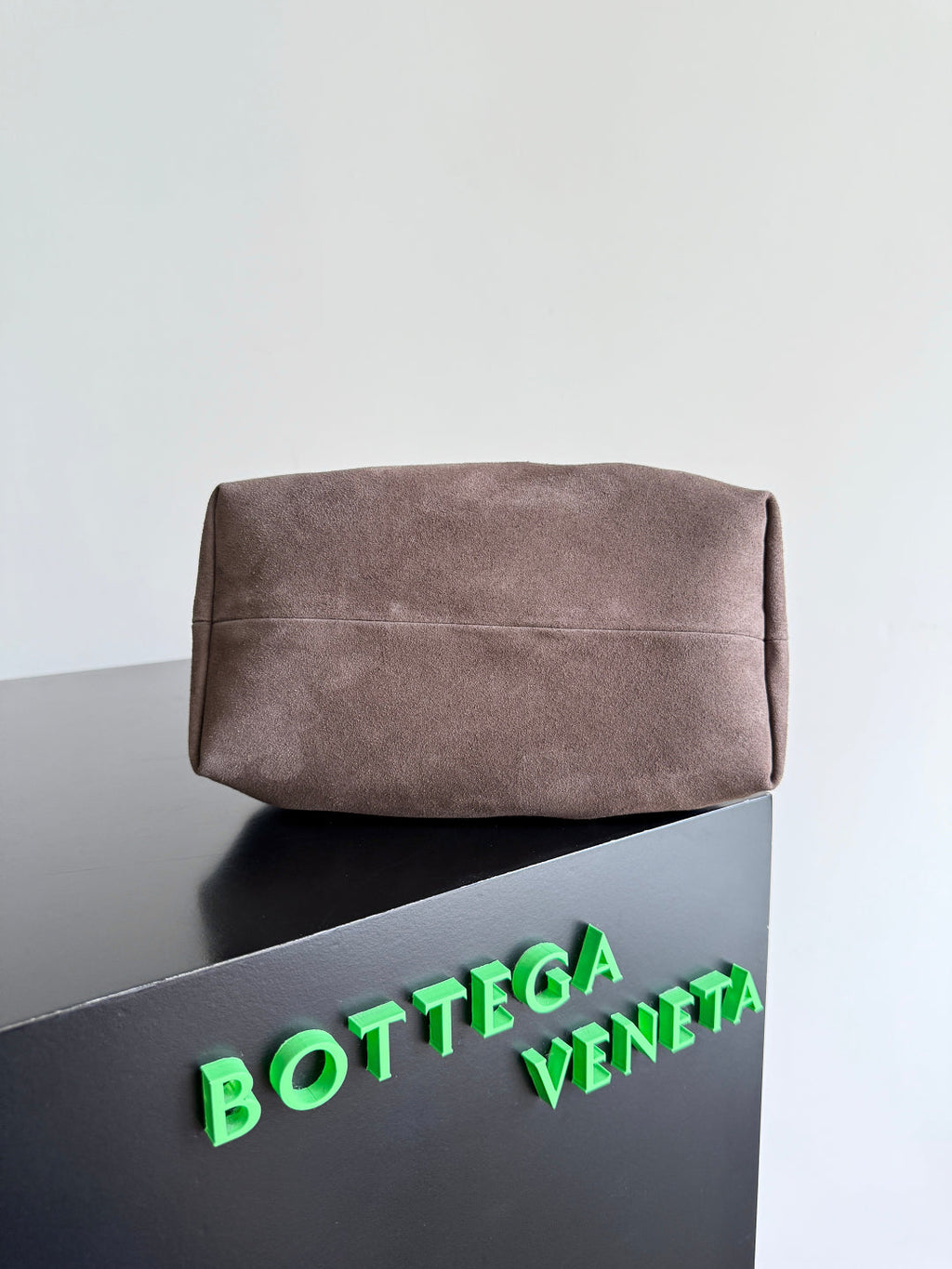 BOTTEGA VENETA 25S KLEINE PINACOTECA WENDTASCHE 24 IN HELLBLAUEM KALBSLEDER
