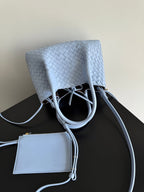 BOTTEGA VENETA 25S KLEINE PINACOTECA WENDTASCHE 24 IN HELLBLAUEM KALBSLEDER