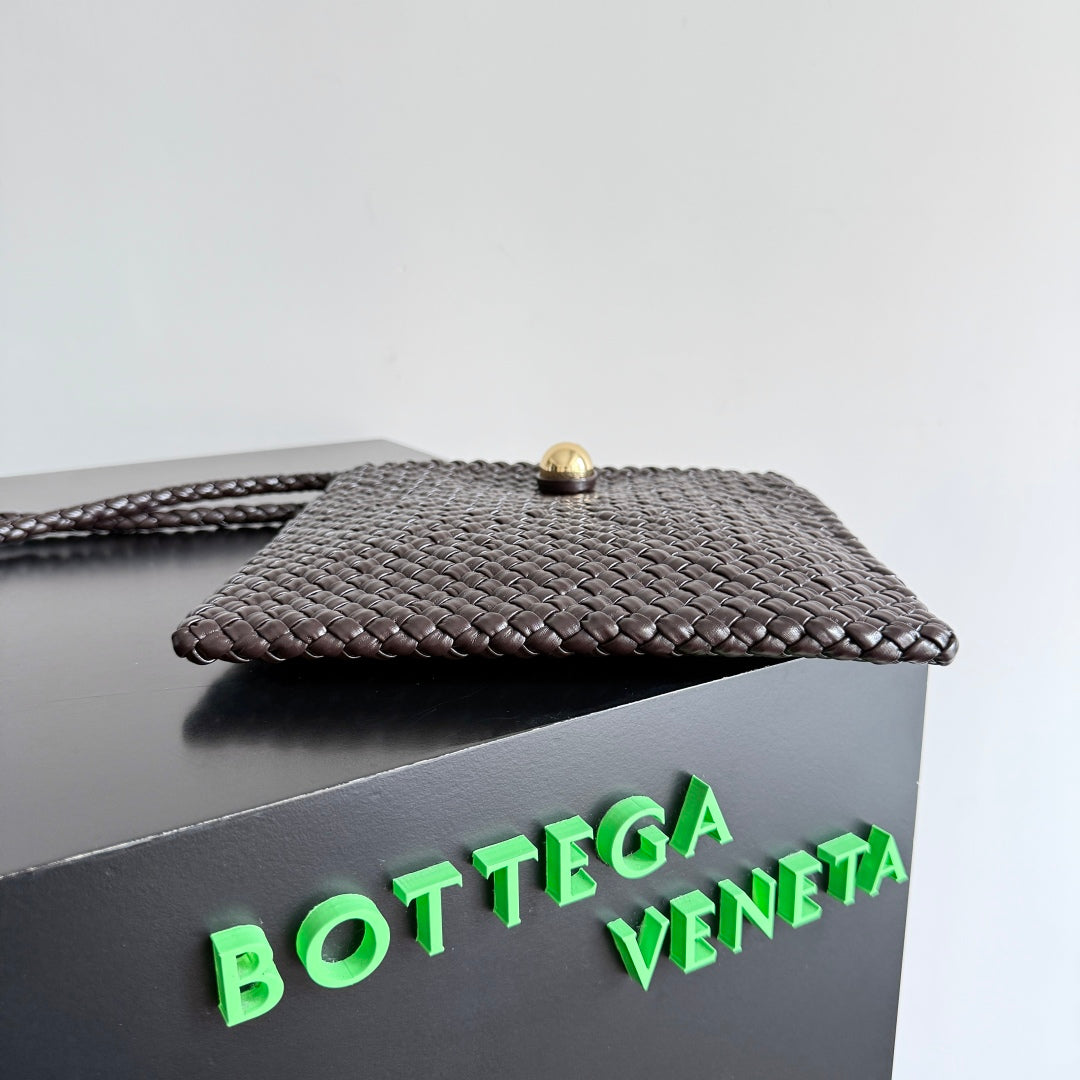 BOTTEGA VENETA 25S TOSCA TASCHE 19 IN DUNKELBRAUNEM KALBSLEDER GOLDENE BESCHLÄGE