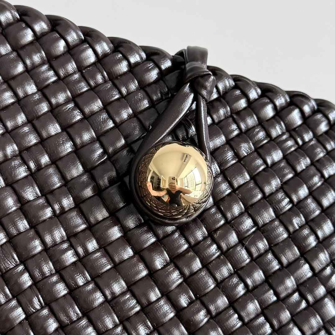 BOTTEGA VENETA 25S TOSCA TASCHE 19 IN DUNKELBRAUNEM KALBSLEDER GOLDENE BESCHLÄGE