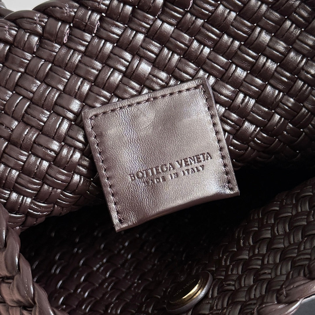 BOTTEGA VENETA 25S TOSCA TASCHE 19 IN DUNKELBRAUNEM KALBSLEDER GOLDENE BESCHLÄGE