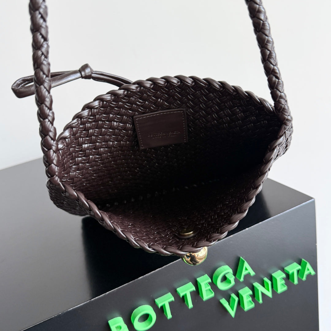 BOTTEGA VENETA 25S TOSCA TASCHE 19 IN DUNKELBRAUNEM KALBSLEDER GOLDENE BESCHLÄGE