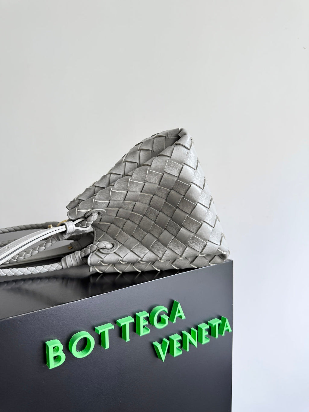 BOTTEGA VENETA 25S SMALL PARACHUTE 21 IN LIGHT GRAY CALFSKIN GOLD HARDWARE