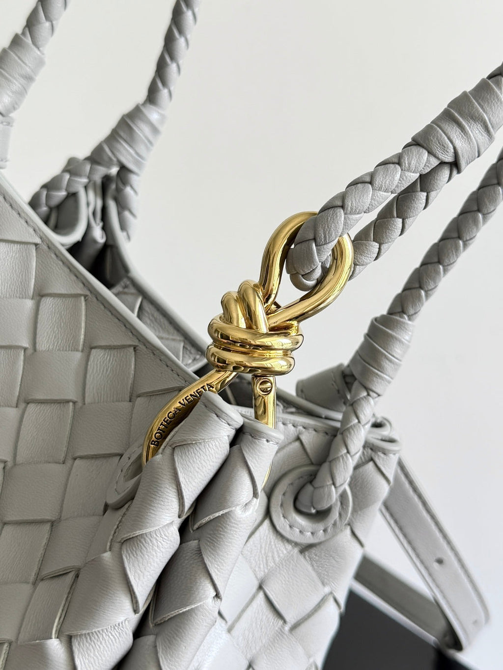 BOTTEGA VENETA 25S SMALL PARACHUTE 21 IN LIGHT GRAY CALFSKIN GOLD HARDWARE