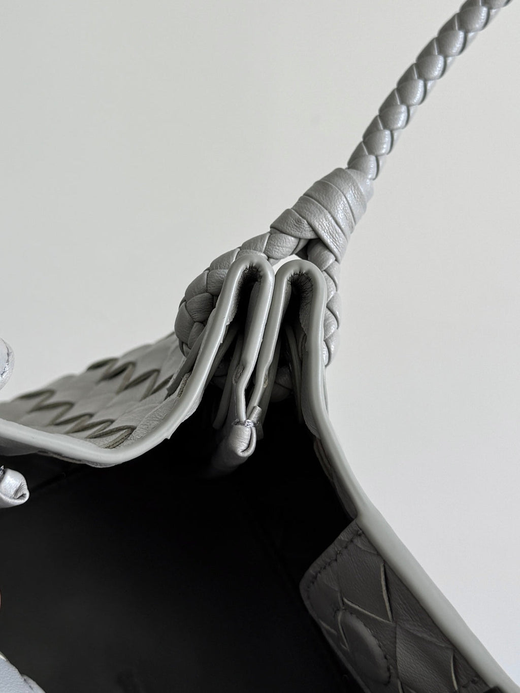 BOTTEGA VENETA 25S SMALL PARACHUTE 21 IN LIGHT GRAY CALFSKIN GOLD HARDWARE