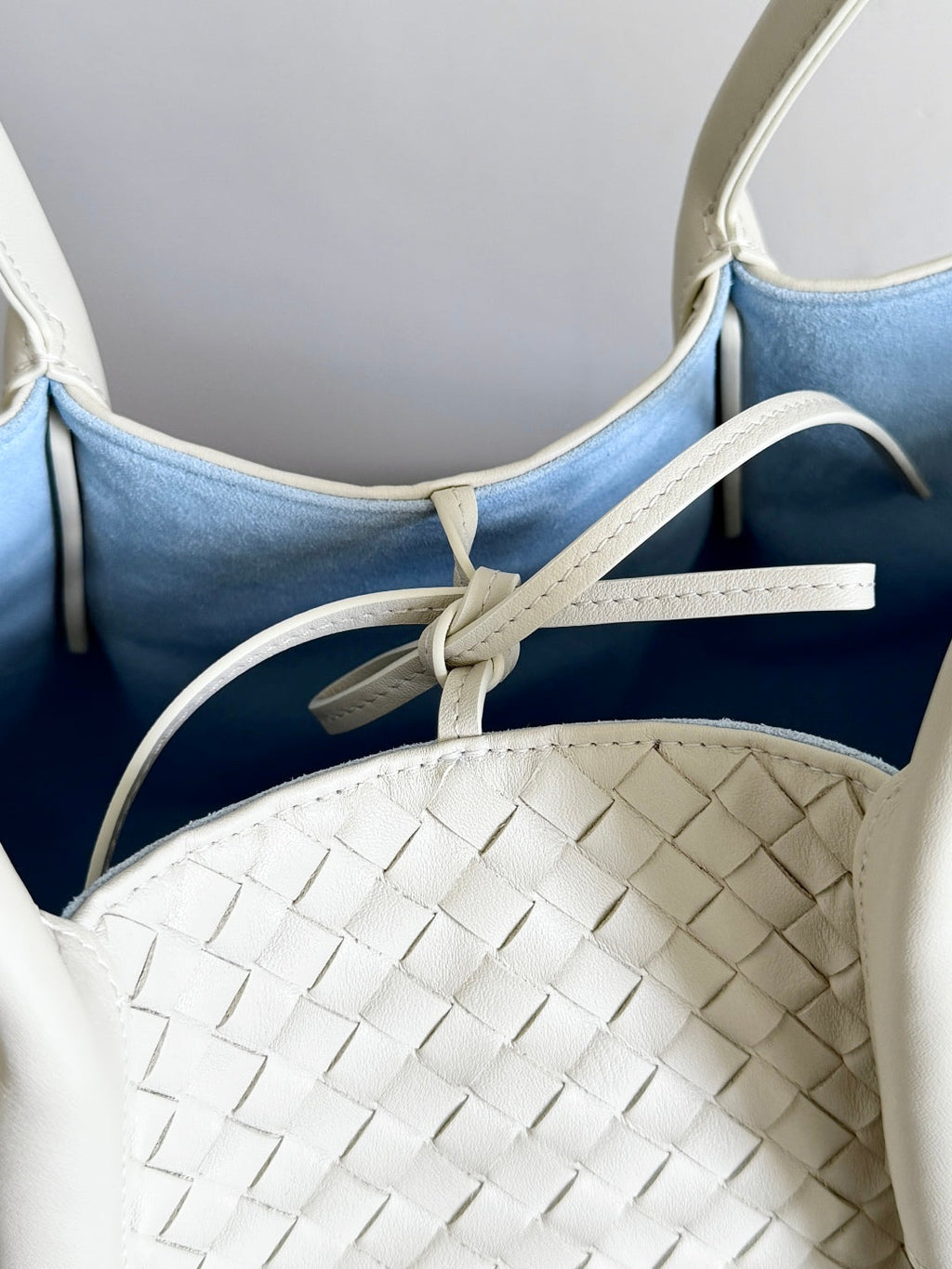 BOTTEGA VENETA 25S PINACOTECA TASCHE 43 AUS ELFENBEINKALBSLEDER