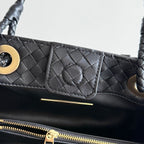 BOTTEGA VENETA 25S KORB 31 IN SCHWARZEM KALBSLEDER GOLDENE BESCHLÄGE