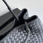 BOTTEGA VENETA 25S KORB 31 IN SCHWARZEM KALBSLEDER GOLDENE BESCHLÄGE